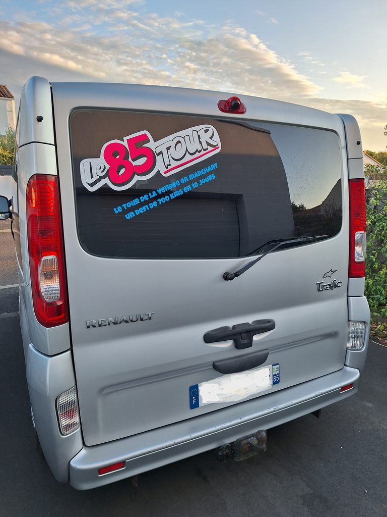J1-32-Un des deux camions de ravitaillement