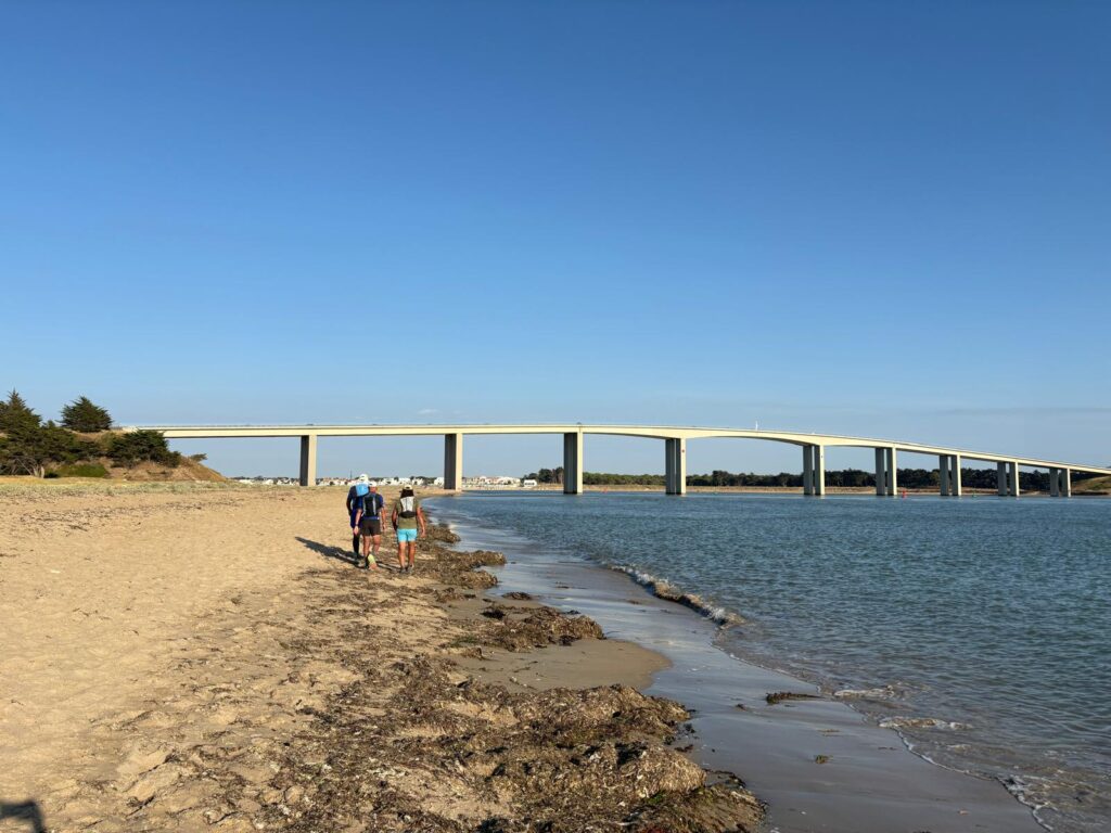 J10-77-Revoilà le pont