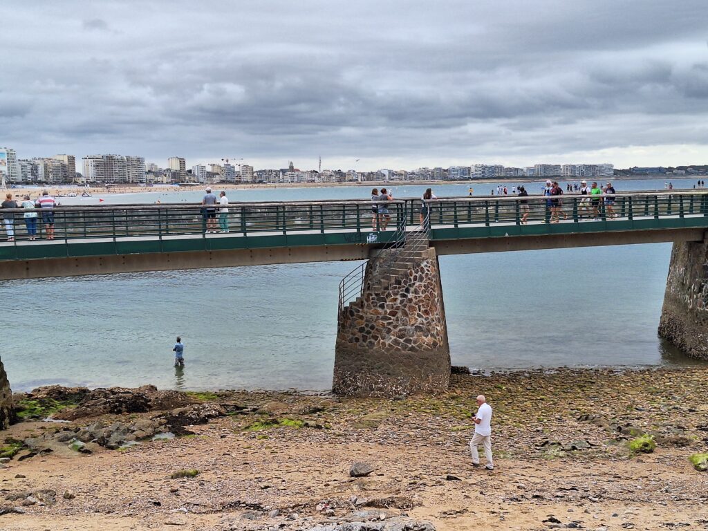 J2-10-Traversée du chenal des Sables d'Olonne en vue