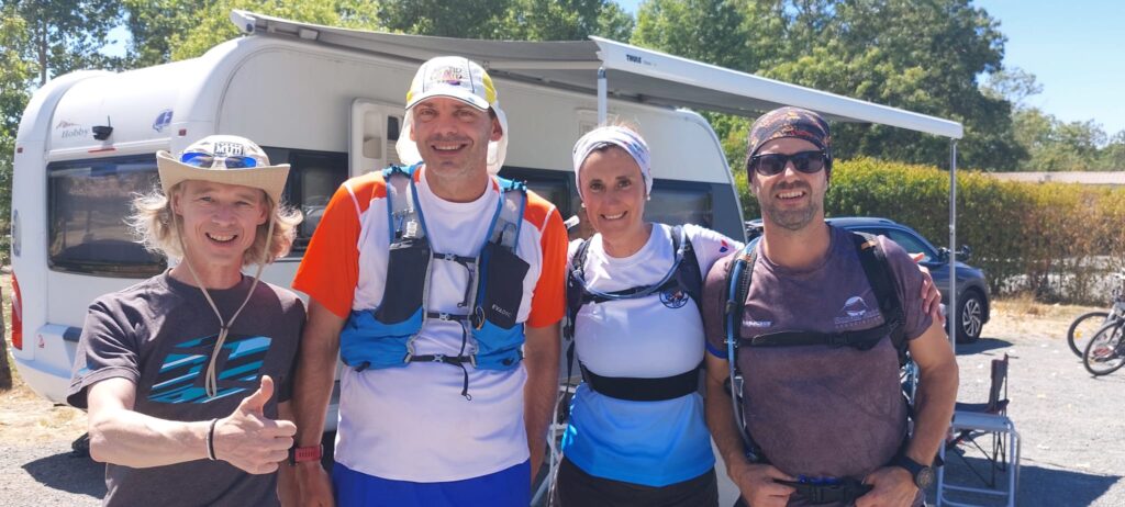 J4-9-Laurianne et Bertrant viennent accompagner Sebos après le déjeuné